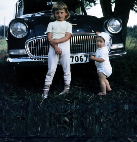 Barn och en Opel Record